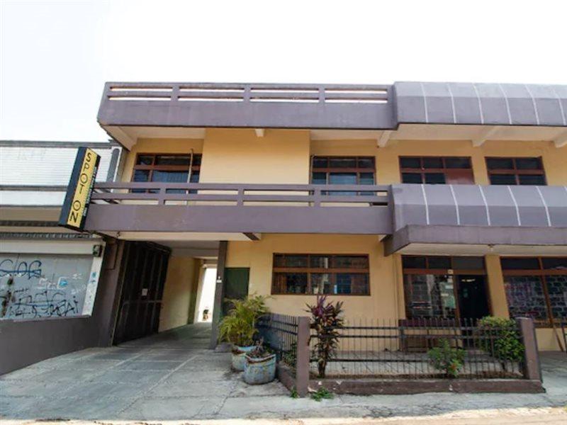 Reddoorz Near Alun Alun Cianjur Ξενοδοχείο Εξωτερικό φωτογραφία